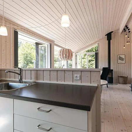 Ferienhaus Three-bedroom In Aakirkeby Vester Somarken