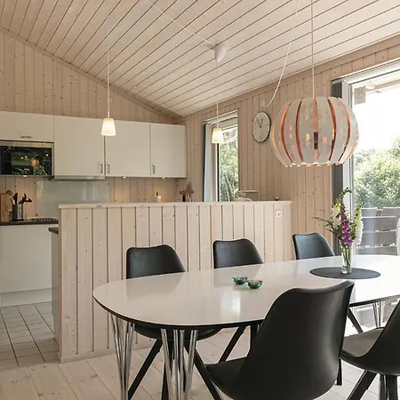 Three-bedroom In Aakirkeby * Vester Somarken