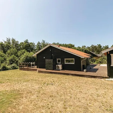 Three-bedroom In Aakirkeby Ferienhaus Vester Somarken
