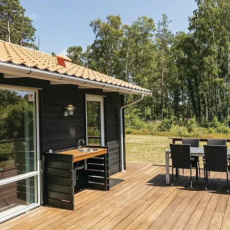 Ferienhaus Three-bedroom In Aakirkeby