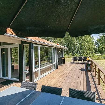 Casa vacanze Three-bedroom In Aakirkeby Vester Somarken